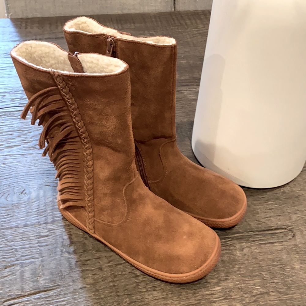 Girls boots. New.